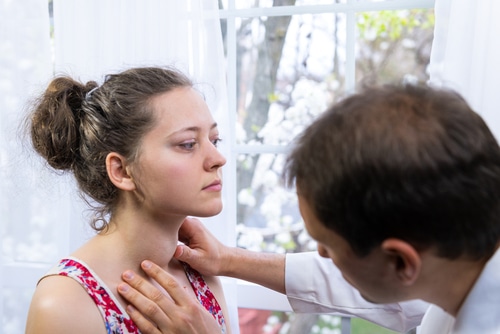 Doctor,Inspecting,,Doing,Palpation,Examination,Of,Young,Woman,With,Grave's