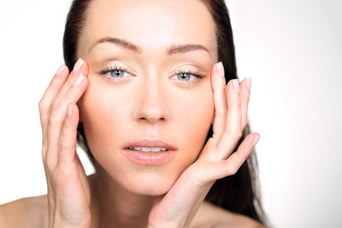 Lifting,Eye,Area.,Portrait,Of,A,Woman,Looking,At,Her