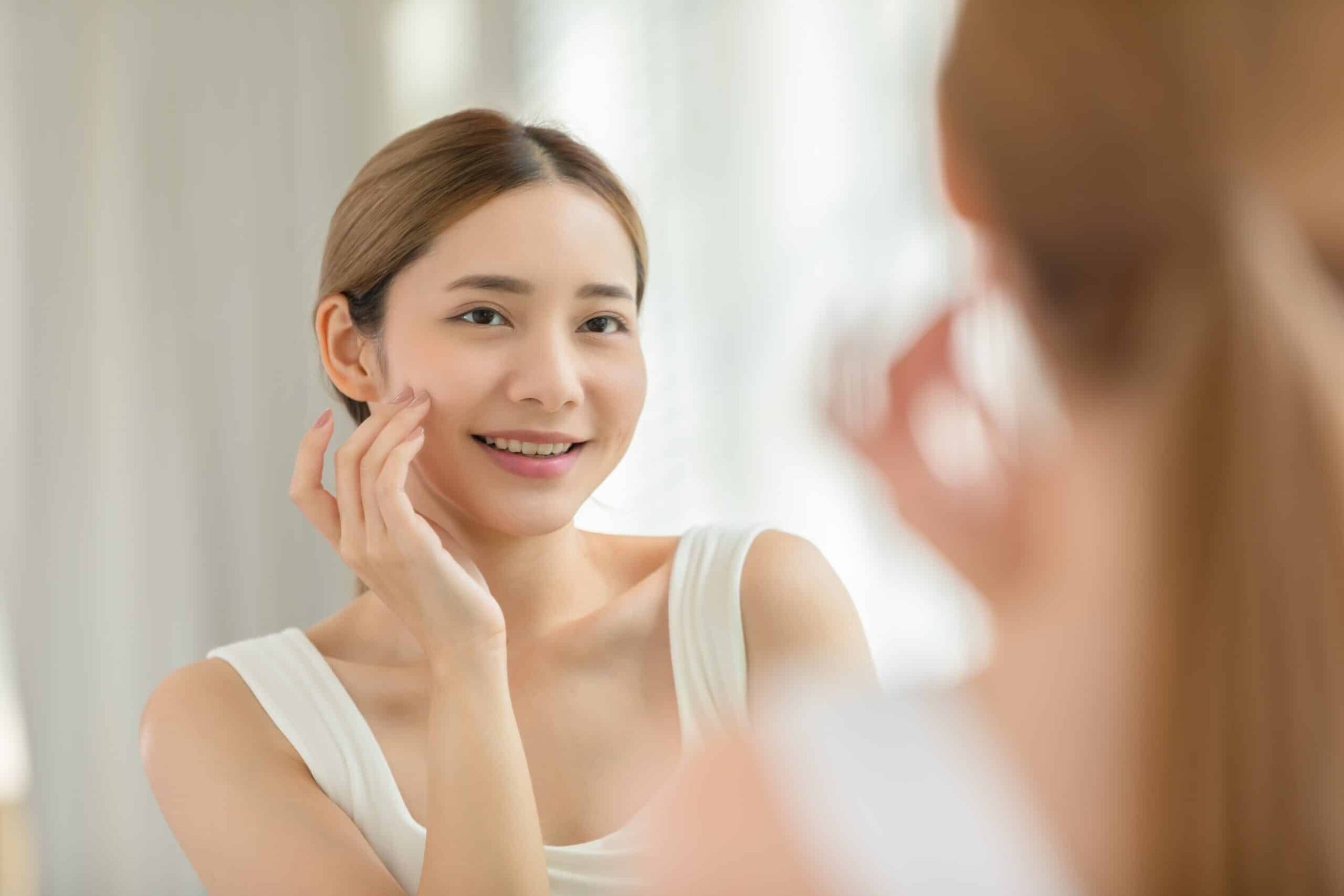 Back,View,Of,Beautiful,Asian,Young,Woman,Looking,In,The